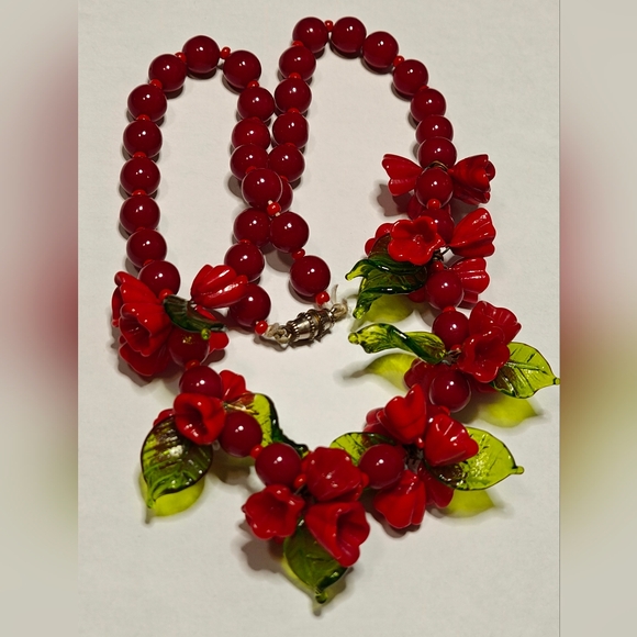 Vintage Venetian/Czech? Red Flowers and Green Leaves Handblown Glass Necklace - Picture 2 of 16